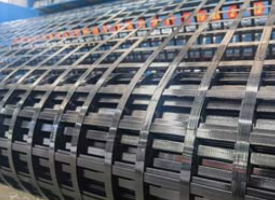 山海关钢塑土工格栅：基建“隐形脊梁”的绿色智造与长寿命进化论